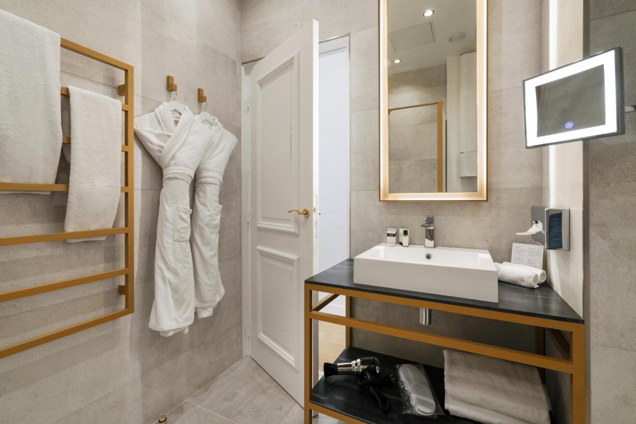 Vestay Montaigne Paris Exterior foto